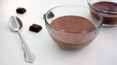 Illustration : "La recette pour de délicieuses crèmes au chocolat individuelles "