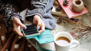 Illustration : "Créer un support de téléphone DIY pratique et esthétique"